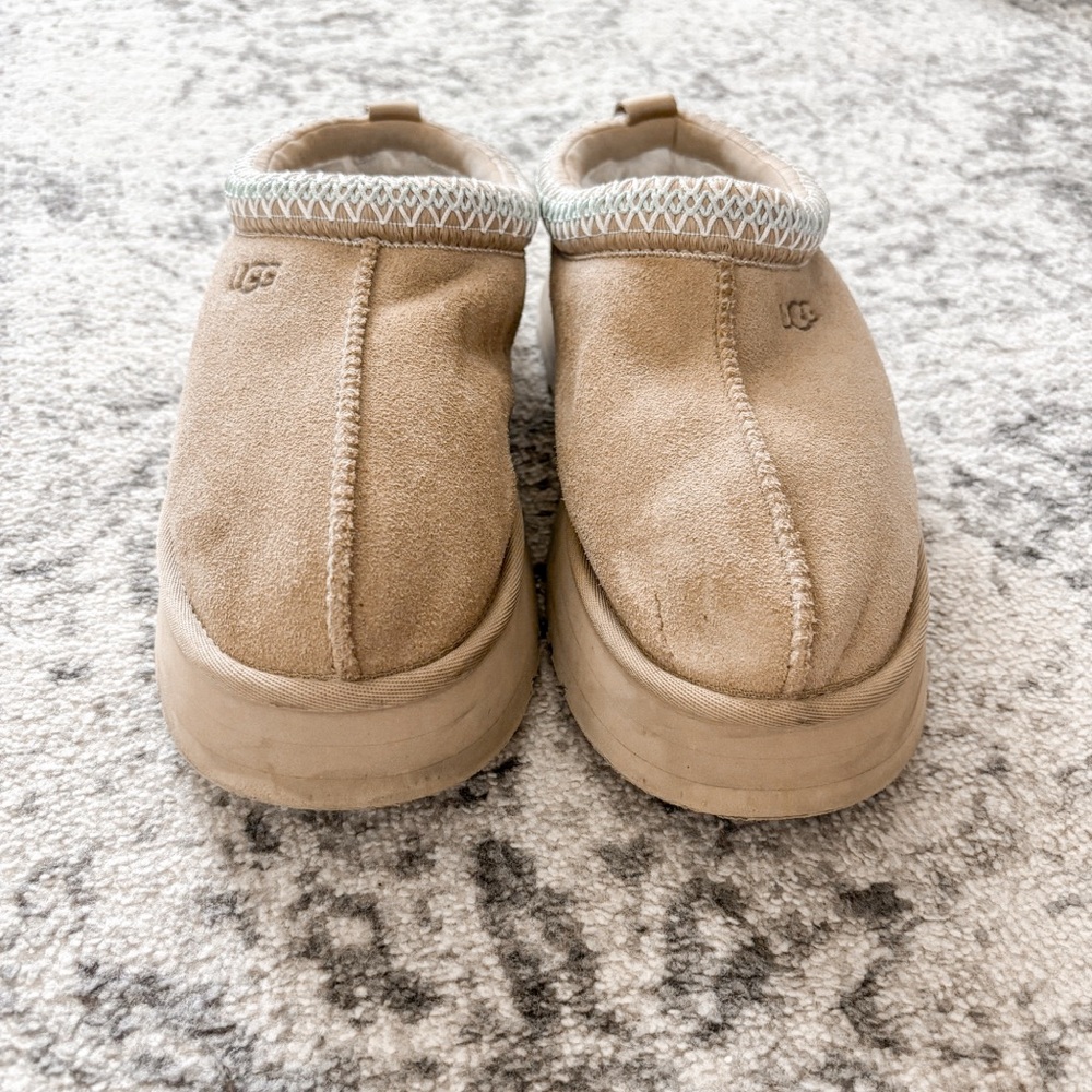 Ugh tazz II platform sand used size 9